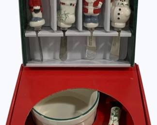 4098x - 2 Pfaltzgraff Winterberry Boxed Items
