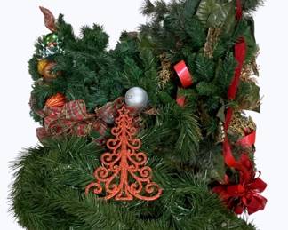 2206 - Assorted Christmas Decor
