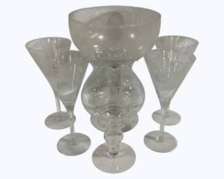 4047x - Assorted Glass Items
