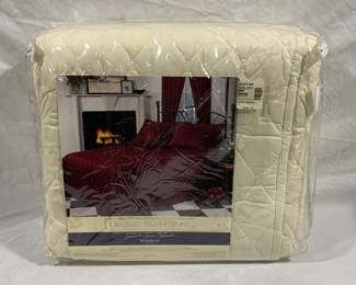 4079x - Classic Traditions Queen Bedspread

