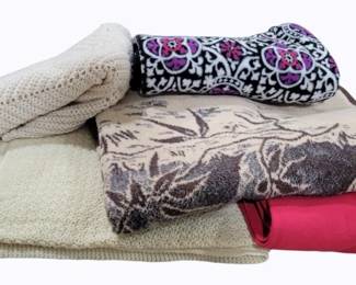 1002 - Lot of Assorted Blankets & Afghans
