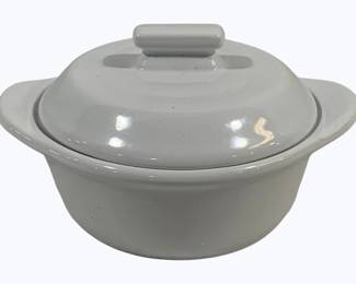 4214 - Pampered Chef Dish w/ lid - 8 x 5
