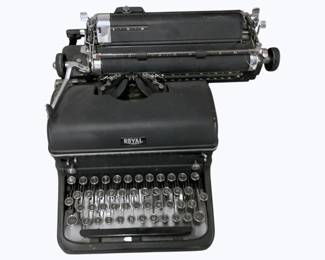 7153 - Vintage Manual Typewriter by Royal 8 x 11 x 16 used as-is electric/electronic/mechanical item - no guarantee all components, untested.
