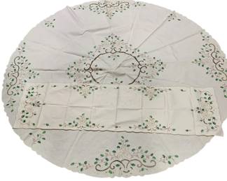 2985 - Christmas Linens, Table Cloth & Table Runner Few Stains
