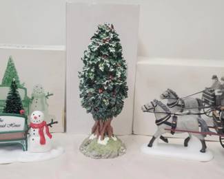 4063x - 3 Dept 56 Dickens Village Figures w/ boxes
