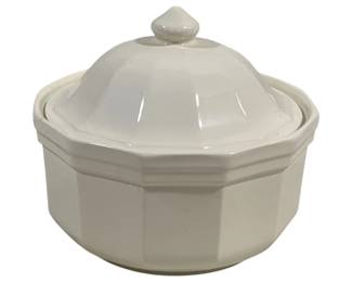 1898 - Pfaltzgraff Covered Dish 7.5 x 8
