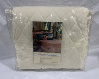4078x - Color Forum Queen Bedspread
