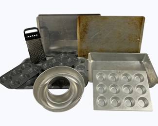 4198 - Lot of Assorted Bakeware
