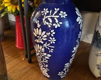 Vase Blue White
