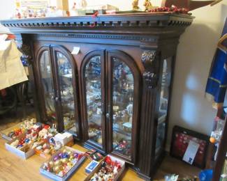 6' curio with lights and glass shelves perfect for retail setting or home display