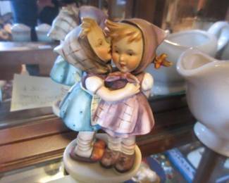 TMK2 Hummel Telling Her Secret