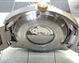 INVICTA 4796 AUTOMATIC WATCH THIS WATCH FEATURES GOLD AND BRUSHED STAINLESS CONSTRUCTION WITH BLUE BEZEL AND DIAL.