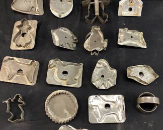 ASSORTED VINTAGE COOKIE CUTTERS