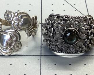4 VTG STERLING LADIES RING LOT SIZE 7 VICTORIAN STYLE FLORAL WITH CABOCHON LABRADORITE, SIZE 6 WITH ABALONE, 2 ADJUSTABLE CLASSIC AVON SPOON AND CABOCHON ROSE QUARTZ. TOTAL WEIGHT IS 24.09 GRAMS