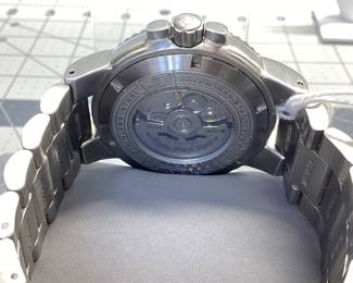 INVICTA 6925 AUTOMATIC WATCH THIS WATCH FEATURES BRUSHED STAINLESS CONSTRUCTION, WIDE BAND WITH TWO TONE BEZEL, DATE WINDOW. INSIDE CRYSTAL HAS HAZE