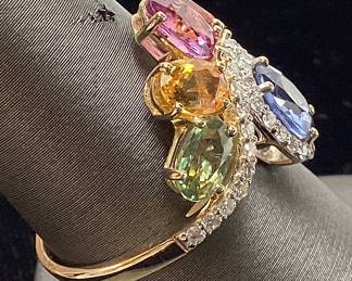 14KT YELLOW GOLD MULTI COLOR SAPPHIRE & DIAMOND RING, SIZE 7.5, 4.51cts SAPPHIRES, 0.39cts DIAMONDS, 4.3g TOTAL WEIGHT, IAS APPRAISAL $7,680.00