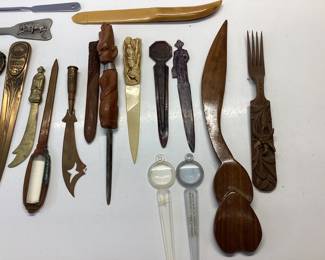 20 VINTAGE LETTER OPENERS BRASS, WOODEN,PEWTER AND PLASTIC