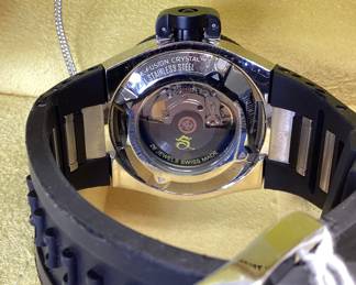 INVICTA 0521 SUB AQUA WATCH THIS SPECIAL SERIES SUB AQUA DRAGON FEATURES AUTOMATIC SWISS MOVEMENT, CUSTOM BEZEL AND DIAL, DATE WINDOW , CROWN CAP, AND BLACK SILICONE BAND. BOX INCLUDED. SHOWS SIGNS OF LIGHT WEAR.