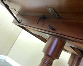 MID CENTURY MAHOGANY DROP LEAF DINING TABLE w PULL PIN SEPARATION FOR LEAF NO SHIPPING PICKUP ONLY