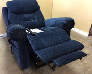 MCOMBO POWER LIFT RECLINER w MASSAGE BUILT IN, GOOD WORKING CONDITION NO SHIPPING PICKUP ONLY