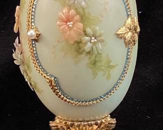 VTG. FABERGE STYLE HAND DECORATED VICTORIAN LADY DIORAMA OSTRICH EGG, FLORAL ACCENTS, ORNATE GOLD TONE STAND, 9.25in H, ONE OF A KIND, HINGE NEEDS MINOR REPAIR NO SHIPPING PICKUP ONLY