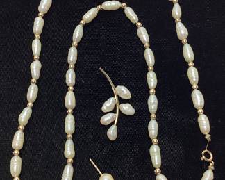 14KT YELLOW GOLD PEARL NECKLACE & EARRINGS 12.2g TOTAL WEIGHT EARRINGS DO NOT MATCH