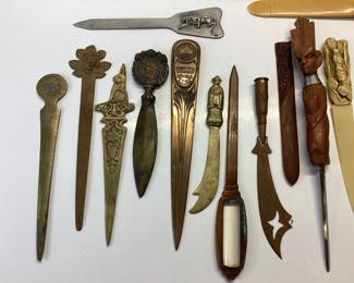 20 VINTAGE LETTER OPENERS BRASS, WOODEN,PEWTER AND PLASTIC