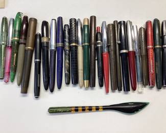 COLLECTION OF VINTAGE FOUNTAIN PENS WITH ONYX DESK PEN HOLDER. HANDMADE PAPER AND PENCILS