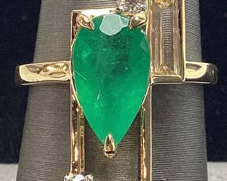18KT YELLOW GOLD EMERALD & DIAMOND RING, SIZE 7.25 2.17ct EMERALD, 0.40cts DIAMONDS, 4.3g TOTAL WEIGHT, AIGL APPRAISAL $13,757.00
