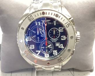 INVICTA 4592 PRO DIVER WATCH THIS MASTER OF THE OCEANS SERIES FEATURES BRUSHED AND POLISHED STRUCTURE WITH CUSTOM CHRONOGRAPH DIAL DESIGN AND NON TRADITIONAL DATE WINDOW