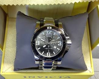 INVICTA 5677 RESERVE WATCH THIS RESERVE SERIES FEATURES TWO TONE CONSTRUCTION, SWISS MOVEMENT, CHRONOGRAPH AND NON TRADITIONAL DATE WINDOW. BOX INCLUDED