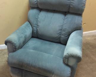 LA Z BOY RECLINER CHAIR NO SHIPPING PICKUP ONLY