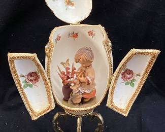 VTG. FABERGE STYLE HAND DECORATED GIRL PLAYING TRUMPET DIORAMA OSTRICH EGG, FLORAL ACCENTS, ORNATE GOLD TONE STAND, 8in H, ONE OF A KIND NO SHIPPING PICKUP ONLY