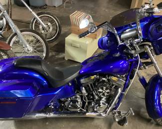 2021 HARLEY DAVIDSON VIN: 4EMEW2E3YN151010 Color: BLUE 2021 CUSTOM HARLEY DAVIDSON w REVTECH 6 SPEED TRANSMISSION, ENGINE CODE 58505 with 6 SPEED HIGHWAY TRANSMISSION, CUSTOM BLUE PAINT, AFTER MARKET GRIPS, CUSTOM RIMS, FREEDOM PERFORMANCE PIPES,