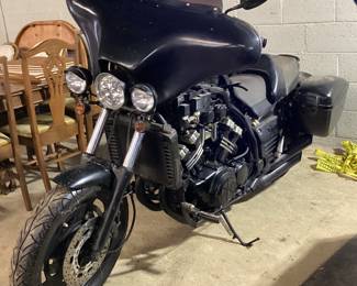 1993 YAMAHA VMAX VIN: JYA2WEE07PA035583 Color: BLACK 1993 YAMAHA VMAX MOTORCYCLE