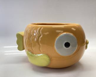 CENTRAL GARDEN WHIMSICAL FISH CERAMIC POT/PLANTER 5.5 TALL BY 9.5 LENGTH VERY UNIQUE PLANTER
