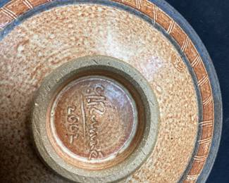 (3) ARTIST SIGNED POTTERY PLATES & VASE NO SHIPPING PICKUP ONLY