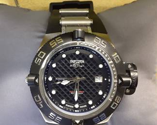 INVICTA 0521 SUB AQUA WATCH THIS SPECIAL SERIES SUB AQUA DRAGON FEATURES AUTOMATIC SWISS MOVEMENT, CUSTOM BEZEL AND DIAL, DATE WINDOW , CROWN CAP, AND BLACK SILICONE BAND. BOX INCLUDED. SHOWS SIGNS OF LIGHT WEAR.