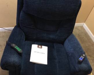 MCOMBO POWER LIFT RECLINER w MASSAGE BUILT IN, GOOD WORKING CONDITION NO SHIPPING PICKUP ONLY