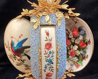 VTG. FABERGE STYLE HAND DECORATED BIRDS DESIGN OSTRICH EGG, FLORAL ACCENTS, ORNATE GOLD TONE STAND, 10.5in H, ONE OF A KIND NO SHIPPING PICKUP ONLY