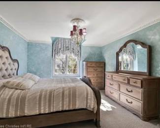 Pulaski queen bedroom set