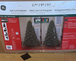 9 ft prelit Christmad tree 