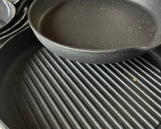 Cast iron cookware