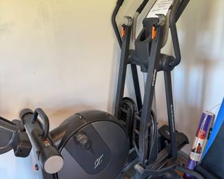 NordicTrack Audio Stride 800 Elliptical - Battery Operated