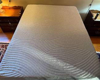 Select Comfort Full Size Adjustable Mattress (Like New / Working Condition)