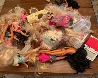 Lot of vintage Barbie dolls