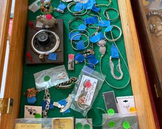 Lots of silver jewelry 