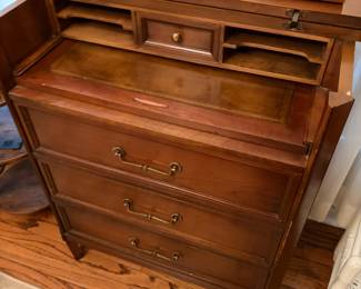 dress top pulls open and desktop pulls out. 