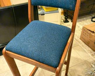 Set of 4 bar stools $100