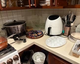 many kitchen gadgets - all in nice shape